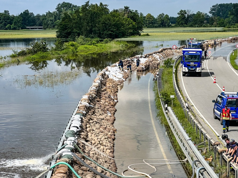THW Bayern: Hochwasser: Lage in Regensburg bleibt angespannt. - Foto: presseportal.de