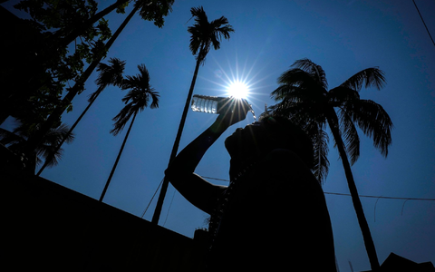 «Es gibt keinen Grund, dass Tech-Konzerne wie Google bei Klima-Suchanfragen Propaganda für fossile Brennstoffe ausspucken sollten», sagt Michael Khoo von der Umweltorganisation Friends of the Earth. - Foto: Anupam Nath/AP/dpa
