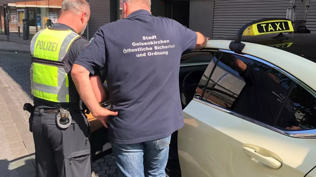 POL-GE: Gemeinsame Kontrollen der Stadt Gelsenkirchen und der Polizei Gelsenkirchen bei Taxen im Stadtgebiet - Positive Bilanz - Bild: presseportal.de