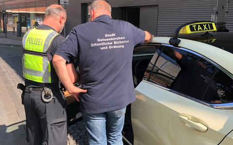 POL-GE: Gemeinsame Kontrollen der Stadt Gelsenkirchen und der Polizei Gelsenkirchen bei Taxen im Stadtgebiet - Positive Bilanz - Foto: presseportal.de