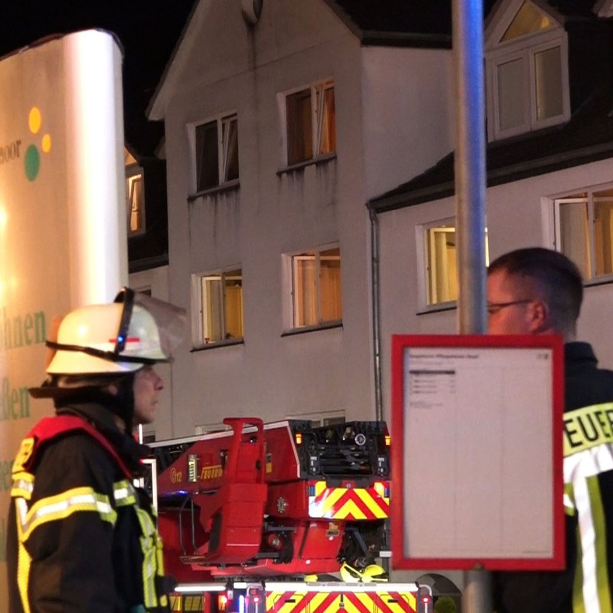 Feuerwehreinsatz am Seniorenheim in Oyten. - Foto: Kai Moorschlatt/Nord-West-Media/dpa