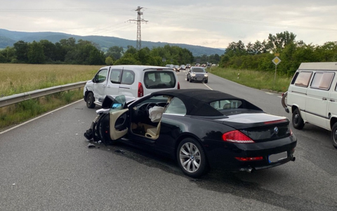 POL-PDNW: Vorfahrt missachtet, zwei Verletzte, hoher Sachschaden. - Foto: presseportal.de