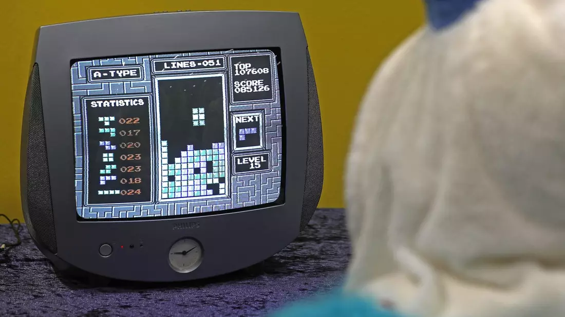 Tetris fasziniert viele Menschen auch 40 Jahre nach seinem Start noch. - Bild: Oliver Berg/dpa