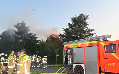 POL-STD: Leerstehendes Wohnhaus in Bützfleth in Brand geraten - Polizei sucht Zeugen - Foto: presseportal.de