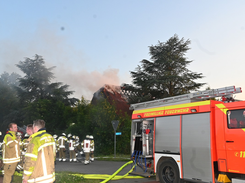 POL-STD: Leerstehendes Wohnhaus in Bützfleth in Brand geraten - Polizei sucht Zeugen - Foto: presseportal.de