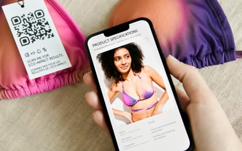 Mehr Transparenz über Produktherkunft und Umweltauswirkungen: bonprix launcht Badekollektion mit Sustainability Passport - Foto: presseportal.de Mehr Transparenz über Produktherkunft und Umweltauswirkungen: bonprix launcht Badekollektion mit Sustainability Passport - Foto: presseportal.de