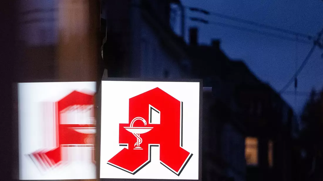 Dass Apotheken aus wirtschaftlichen Gründen schließen müssen, betifft insbesondere Apotheken in der Stadt. - Bild: Marijan Murat/dpa