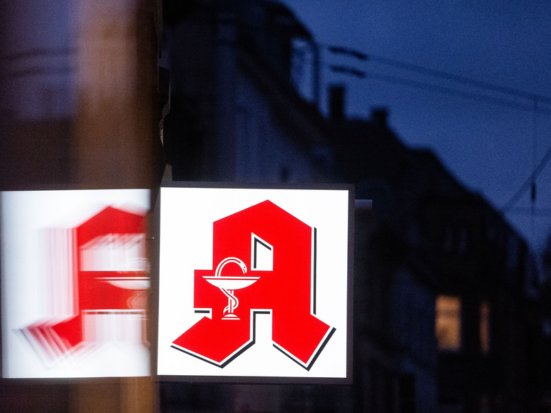 Dass Apotheken aus wirtschaftlichen Gründen schließen müssen, betifft insbesondere Apotheken in der Stadt. - Foto: Marijan Murat/dpa