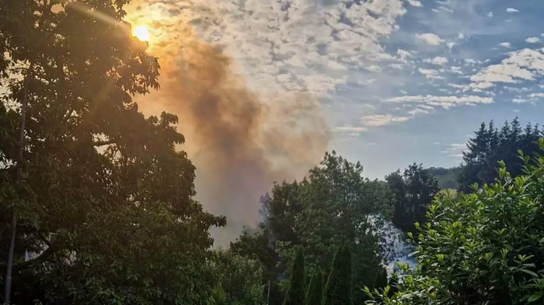 FW-MK: Gartenhaus fällt Flammen zum Opfer - Bild: presseportal.de
