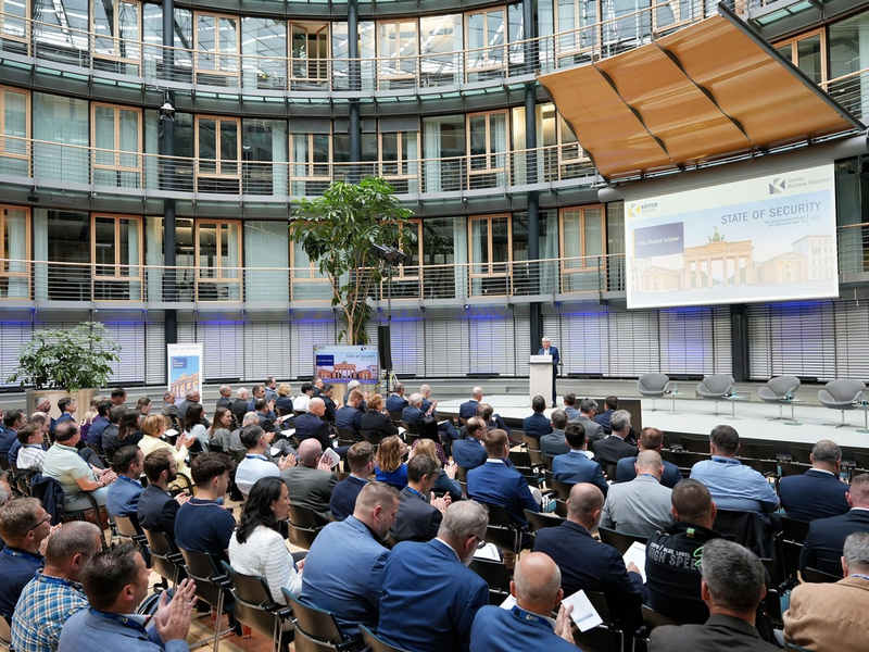 Kritische Infrastrukturen: Jeder KRITIS-Betreiber muss Sicherheit ganzheitlich denken und zur Chefsache machen / KÖTTER Security: Über 100 Teilnehmer bei der Sicherheitskonferenz STATE OF SECURITY - Foto: presseportal.de