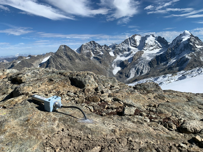 Als Permafrost wird Untergrundmaterial wie Fels oder Schutt bezeichnet, das über mehrere Jahre nie über null Grad warm wird. - Foto: Matthias Lichtenegger/WSL-Institut für Schnee- und Lawinenforschung /dpa