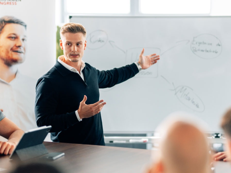 Marvin Flenche: 3 Gründe, warum sich Produkte nicht verkaufen und wie umsatz.io dabei helfen kann - Foto: presseportal.de