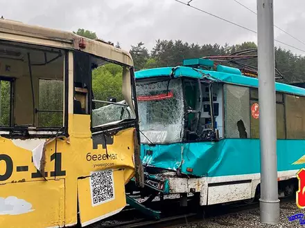 Beim Zusammenstoß zweier Straßenbahnen in der sibirischen Stadt Kemerowo wurden mehr als 100 Menschen verletzt. - Foto: Uncredited/Russian Interior Ministry Kemorovo/AP/dpa