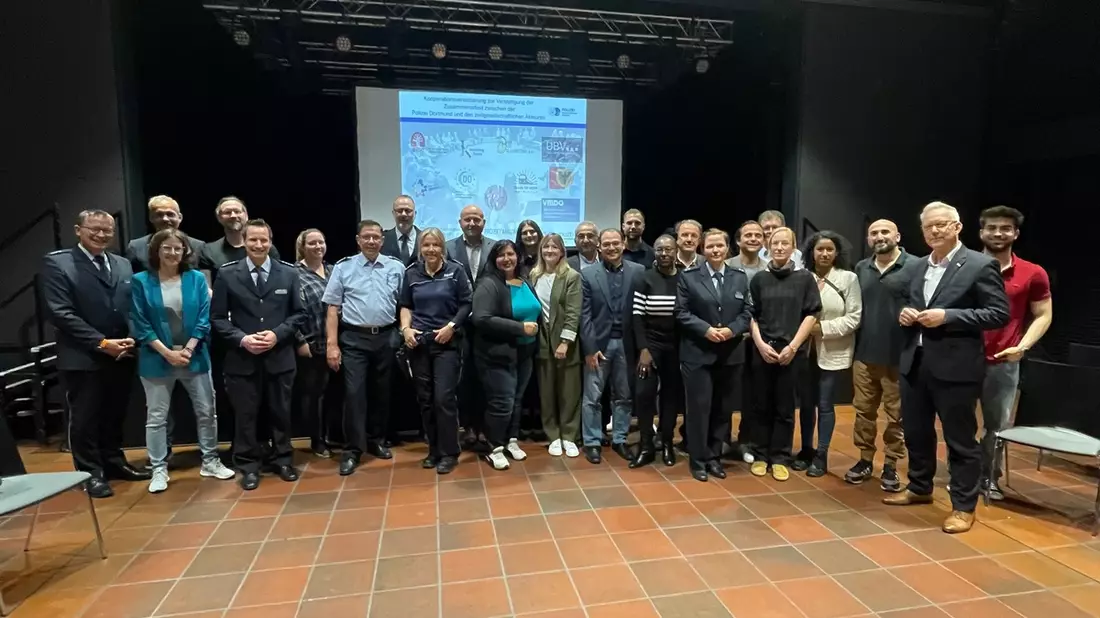POL-DO: Polizei Dortmund und Akteure der Zivilgesellschaft unterzeichnen eine Kooperationsvereinbarung - Sicherheit für alle und den Schutz unserer Demokratie, schaffen wir nur gemeinsam - Bild: presseportal.de