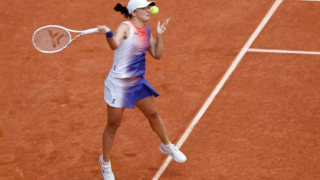 Steht erneut im Endspiel der French Open: Iga Swiatek. - Bild: Aurelien Morissard/AP/dpa