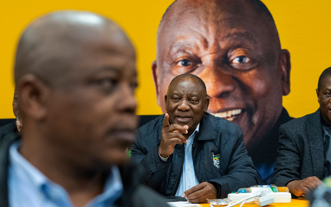 Die Partei African National Congress (ANC) verlor bei der Wahl in der vergangenen Woche seine langjährige Mehrheit, blieb aber die größte Partei. - Foto: Jerome Delay/AP/dpa