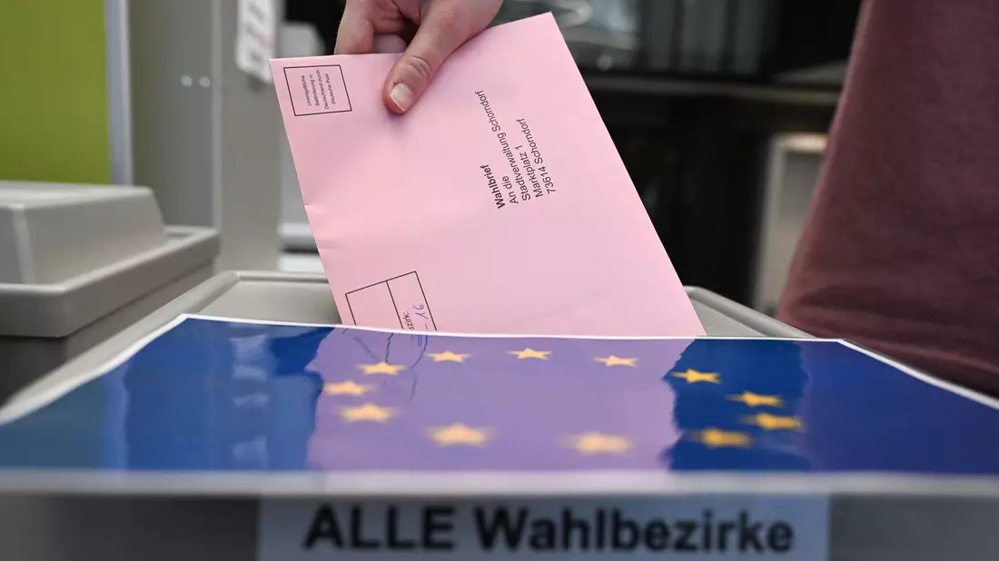 Wie in ganz Europa stellt sich auch in Deutschland die Frage, wie stark die rechten Parteien werden. - Bild: Bernd Weißbrod/dpa