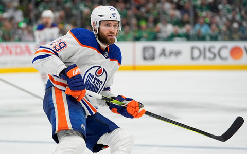 Was hat Leon Draisaitl nicht alles erreicht in seiner NHL-Karriere: Topscorer, wertvollster Spieler - aber die Meisterschaft fehlt. - Foto: Julio Cortez/AP