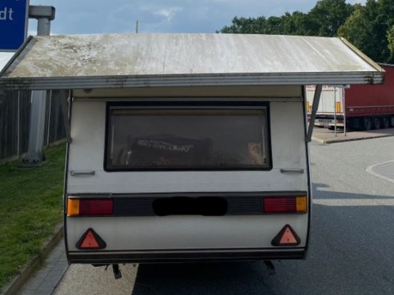 POL-SE: Schackendorf - Wohnanhänger mit 3,05 m Breite auf der Autobahn unterwegs - Foto: presseportal.de