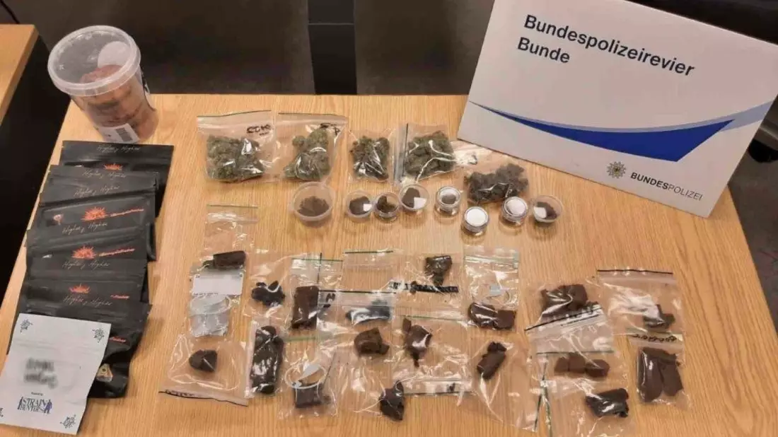 BPOL-BadBentheim: Busreisender mit Drogen erwischt - Bild: presseportal.de