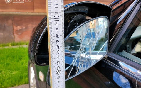 POL-PPWP: Schwarzer Pkw gerät auf Gegenfahrbahn - Foto: presseportal.de