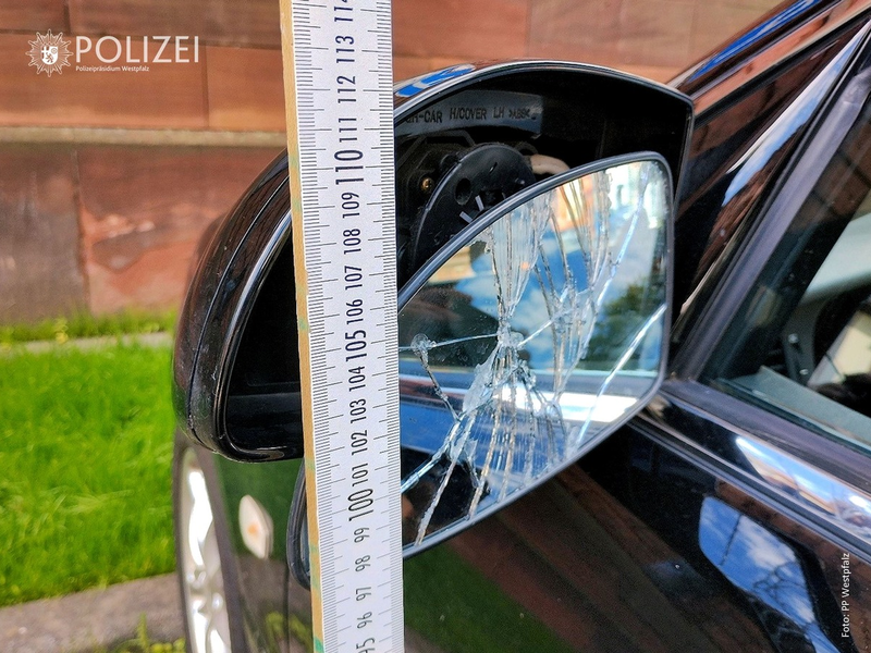 POL-PPWP: Schwarzer Pkw gerät auf Gegenfahrbahn - Foto: presseportal.de