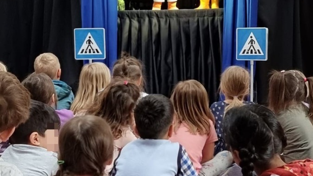 POL-STD: Das Rätsel der gelben Füße - Lüneburger Präventionspuppenbühne der Polizei zu Besuch in Stade - Foto: presseportal.de