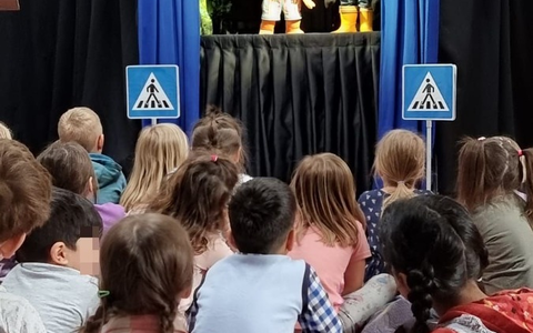 POL-STD: Das Rätsel der gelben Füße - Lüneburger Präventionspuppenbühne der Polizei zu Besuch in Stade - Foto: presseportal.de