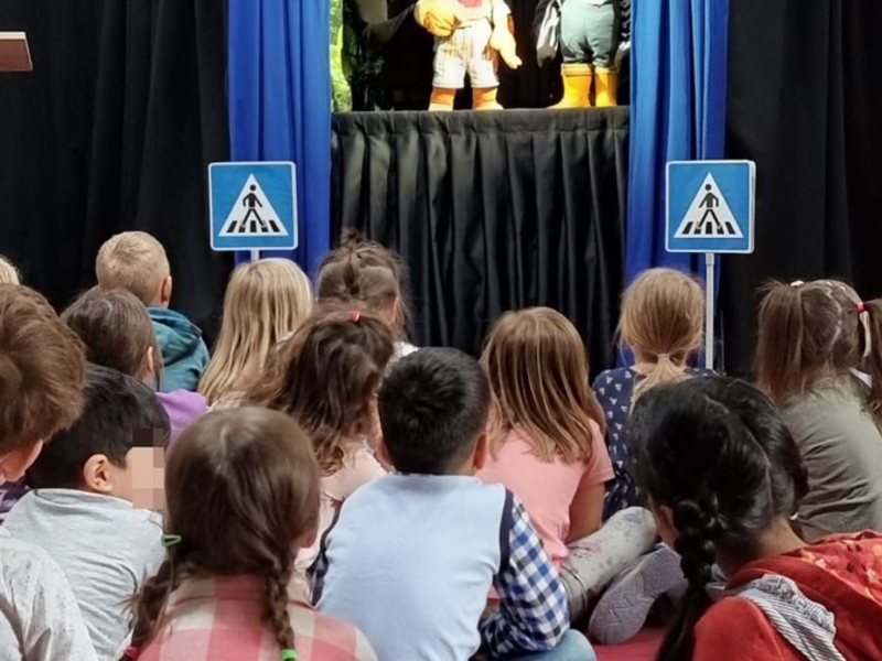 POL-STD: Das Rätsel der gelben Füße - Lüneburger Präventionspuppenbühne der Polizei zu Besuch in Stade - Foto: presseportal.de
