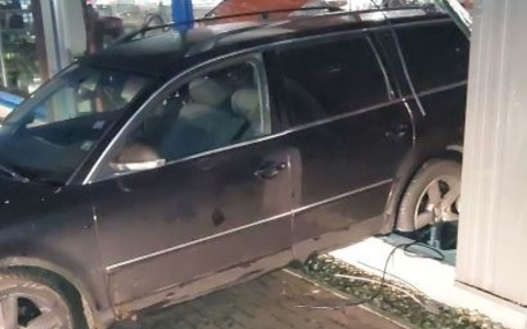 POL-IZ: 240607.2 Hemmingstedt: Blitzeinbruch mit Pkw - Zeugen gesucht - Foto: presseportal.de