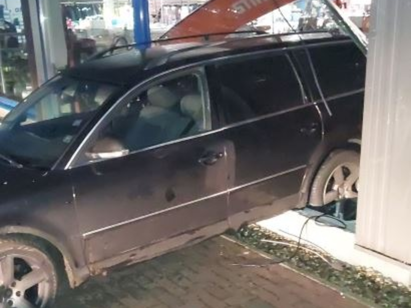 POL-IZ: 240607.2 Hemmingstedt: Blitzeinbruch mit Pkw - Zeugen gesucht - Foto: presseportal.de