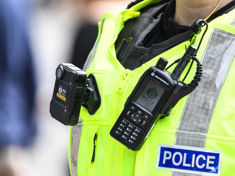 Police Scotland stattet Polizeibeamte mit VB400 Bodycams von Motorola Solutions aus / Landesweite Einführung zur Verbesserung von Transparenz und Sicherheit - Foto: presseportal.de