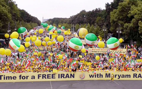 Berliner Massenkundgebung am 29. Juni: Demokratie im Iran, Frieden im Nahen Osten - Foto: presseportal.de