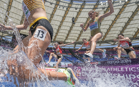 Will im Hindernislauf eine Medaille gewinnen: Gesa Felicitas Krause (M.). - Foto: Michael Kappeler/dpa