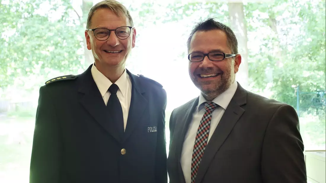 POL-VIE: Kreis Viersen: Landrat Dr. Coenen verabschiedet Abteilungsleiter Dietmar Maus und begrüßt seinen Nachfolger Sebastian Wessel - Bild: presseportal.de