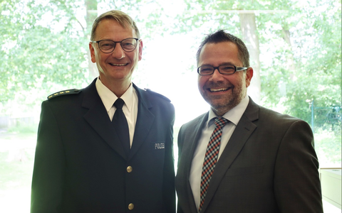 POL-VIE: Kreis Viersen: Landrat Dr. Coenen verabschiedet Abteilungsleiter Dietmar Maus und begrüßt seinen Nachfolger Sebastian Wessel - Foto: presseportal.de