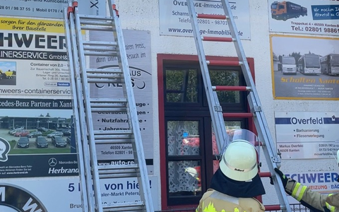 FW Xanten: Entstehungsbrand im Dachgeschoss - Foto: presseportal.de