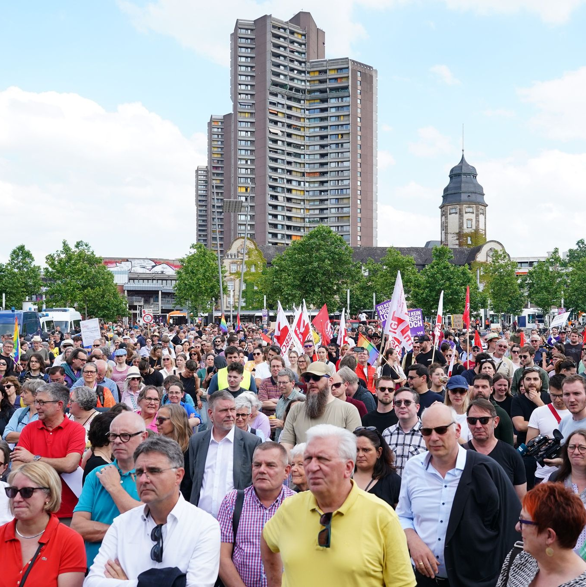 Mehrere Tausend Teilnehmer gingen in Mannheim gegen eine Demonstration der AfD auf die Straße. - Foto: Uwe Anspach/dpa