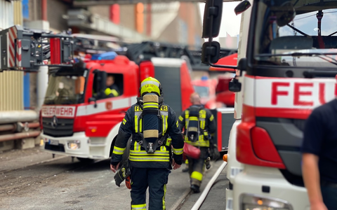 FW-NE: Brand eines Wohnwagens | Kurzfristig starke Rauchentwicklung - Foto: presseportal.de