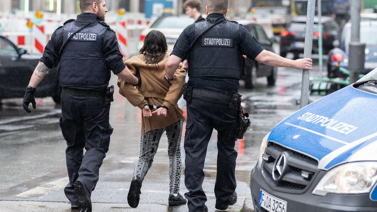 Billig und gefährlich - Crack verschafft einen schnellen Rausch (Symbolbild) - Foto: Boris Roessler/dpa