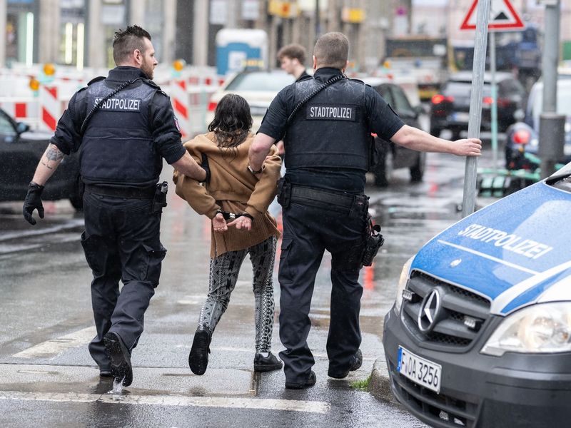 Billig und gefährlich - Crack verschafft einen schnellen Rausch (Symbolbild) - Foto: Boris Roessler/dpa