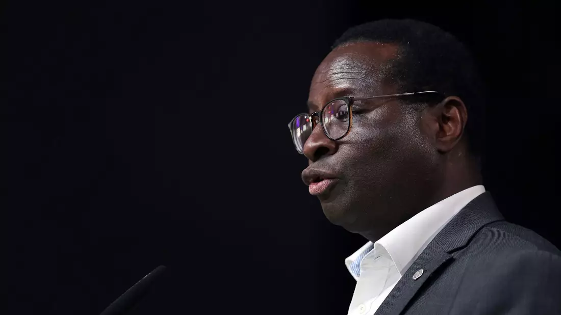 «Für mich hat das Ausmaß an Hass und Hetze ein neues Niveau erreicht. Mir begegnet es inzwischen täglich in Nachrichten und Kommentaren, aber auch im Deutschen Bundestag», sagt  Karamba Diaby. - Bild: Ronny Hartmann/dpa-Zentralbild/dpa