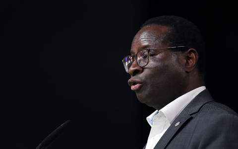 «FĂŒr mich hat das AusmaĂ an Hass und Hetze ein neues Niveau erreicht. Mir begegnet es inzwischen tĂ€glich in Nachrichten und Kommentaren, aber auch im Deutschen Bundestag», sagt Karamba Diaby. - Foto: Ronny Hartmann/dpa-Zentralbild/dpa «FĂŒr mich hat das AusmaĂ an Hass und Hetze ein neues Niveau erreicht. Mir begegnet es inzwischen tĂ€glich in Nachrichten und Kommentaren, aber auch im Deutschen Bundestag», sagt Karamba Diaby. - Foto: Ronny Hartmann/dpa-Zentralbild/dpa