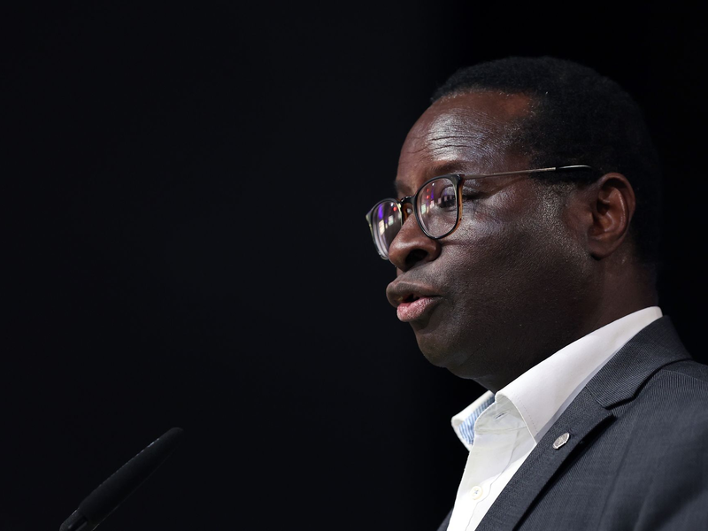 «Für mich hat das Ausmaß an Hass und Hetze ein neues Niveau erreicht. Mir begegnet es inzwischen täglich in Nachrichten und Kommentaren, aber auch im Deutschen Bundestag», sagt  Karamba Diaby. - Foto: Ronny Hartmann/dpa-Zentralbild/dpa
