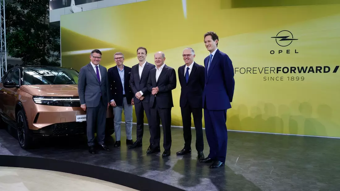 Zahlreiche Ehrengäste beim Tag der offenen Tür: Opel feiert 125 Jahre Automobilbau in Rüsselsheim - Bild: presseportal.de