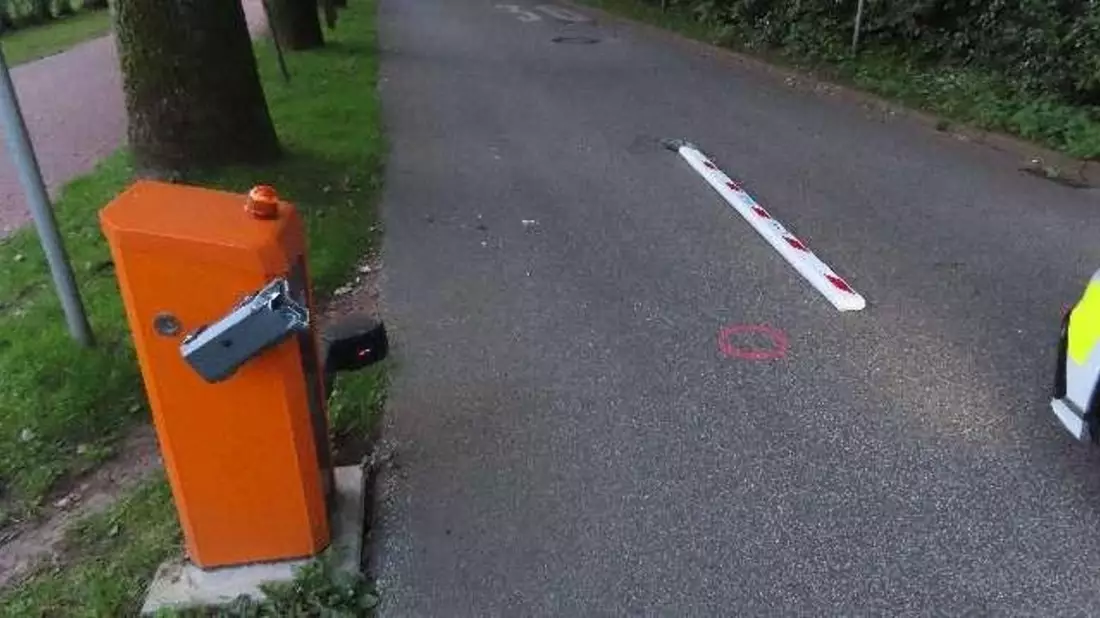 POL-OL: +++Pressemitteilung des Polizeikommissariates Bad Zwischenahn: Vandalismus an Schrankenanlage und mehreren PKW in Bad Zwischenahn verursacht hohen Sachschaden+++ - Bild: presseportal.de
