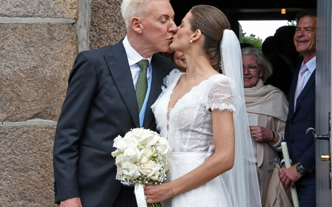 H.P. Baxxter und seine frisch angetraute Ehefrau Sara nach der Hochzeit auf Sylt. - Foto: Lea Sarah Albert/dpa H.P. Baxxter und seine frisch angetraute Ehefrau Sara nach der Hochzeit auf Sylt. - Foto: Lea Sarah Albert/dpa