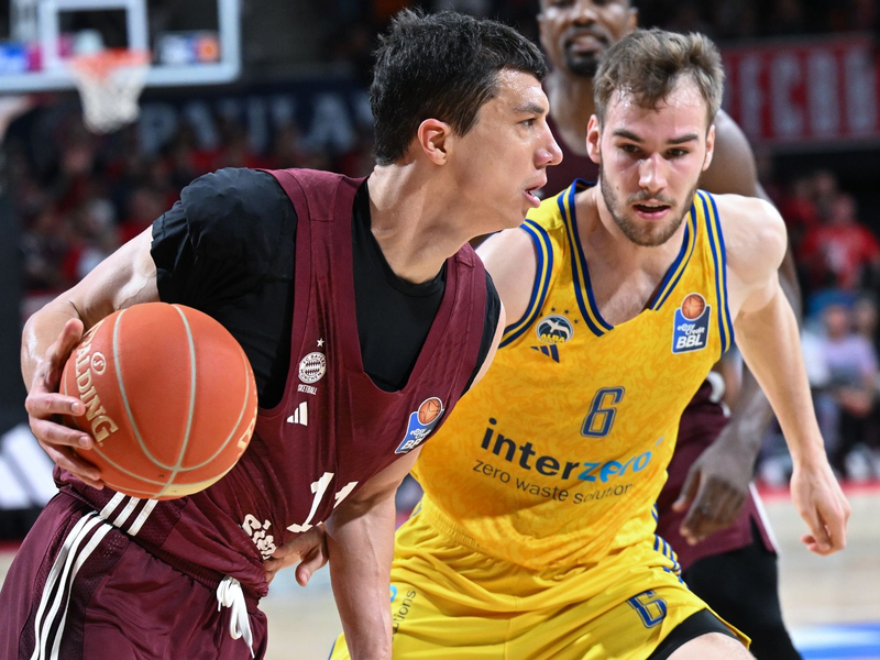 Vladimir Lucic (l) von München war mit 17 Punkten bester Werfer. - Foto: Sven Hoppe/dpa