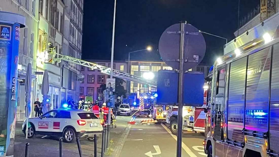 POL-PDTR: Feuerwehr, Polizei und ein mutiger Bürger verhindern Gebäudebrand im Bahnhofsviertel und retten Person aus Lebensgefahr - Bild: presseportal.de