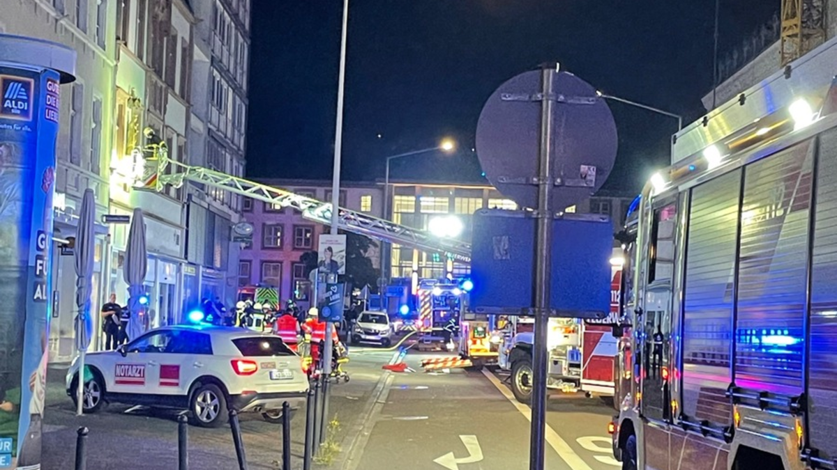 POL-PDTR: Feuerwehr, Polizei und ein mutiger Bürger verhindern Gebäudebrand im Bahnhofsviertel und retten Person aus Lebensgefahr - Foto: presseportal.de